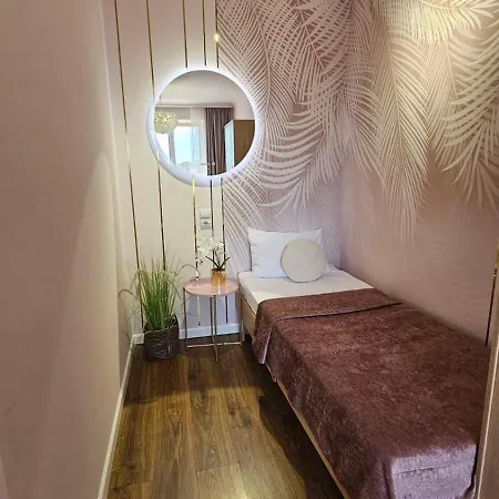 завжди є світло! Soft Pink Apartment *