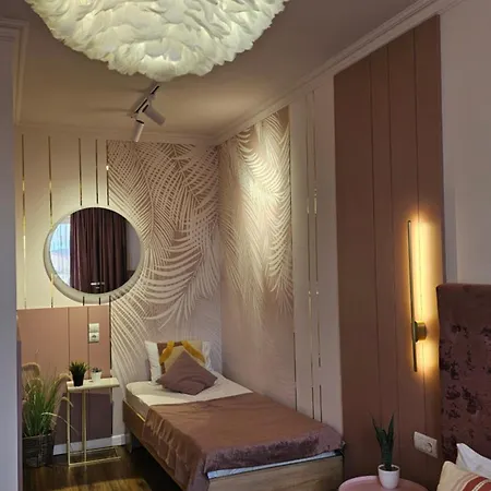 завжди є світло! Soft Pink Apartment Mukacheve