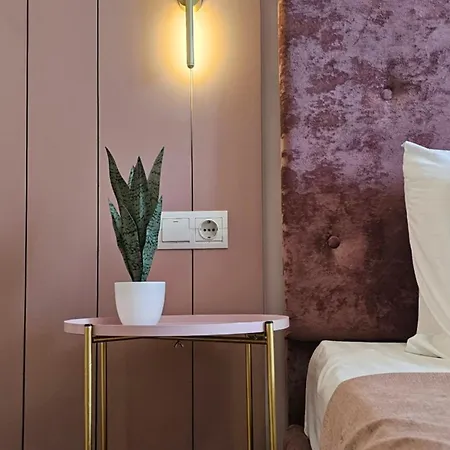 Διαμέρισμα завжди є світло! Soft Pink Μουκάτσεβο