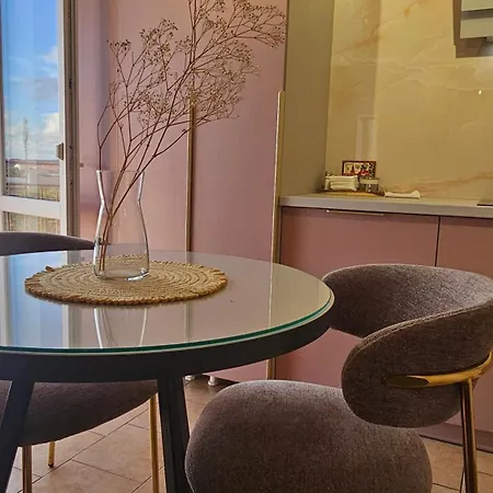 Apartment завжди є світло! Soft Pink Mukacheve