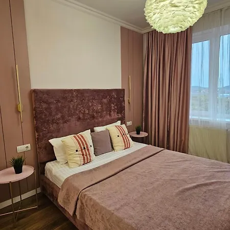 завжди є світло! Soft Pink Apartment *